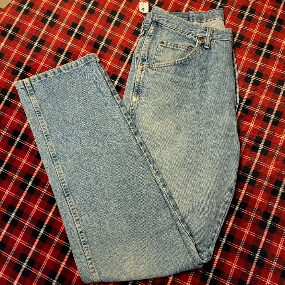 Disstressed Wrangler jeans 👖